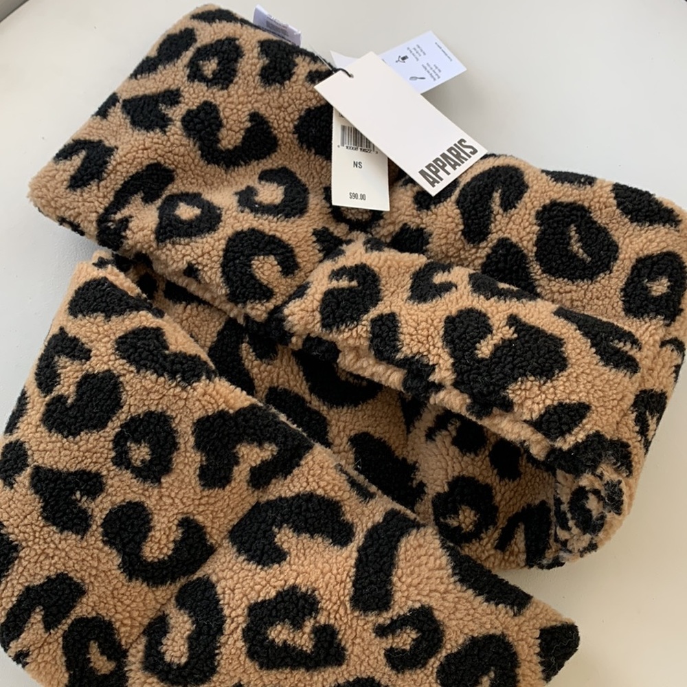 NWT APPARIS LEOPARD‎ PRINTED SCARF - Picture 4 of 6